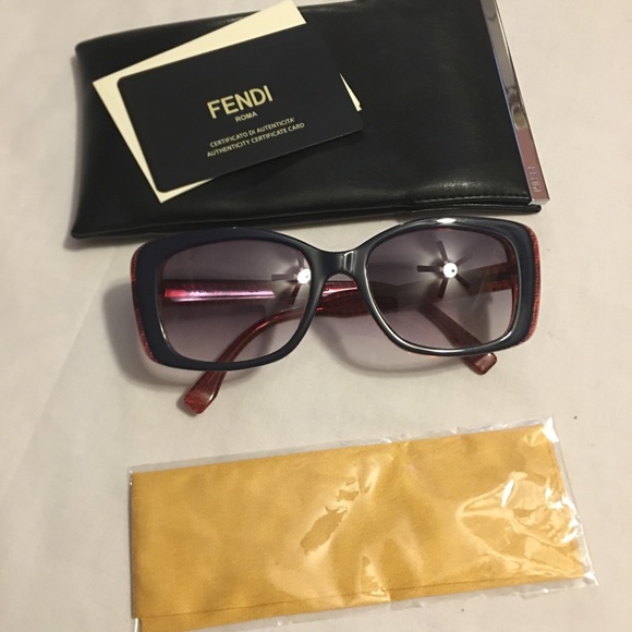 Fendi Red/Blue Sunglasses 🕶 - Picture 3 of 7